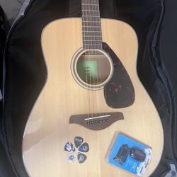 BRAND NEW ACOUSTIC GUITAR with accessories 