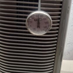 1500 Watt Tower Space Heater WORKS PERFECT 