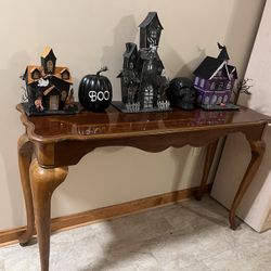 5 piece lot of Halloween decor with light up black house and glitter black skull
