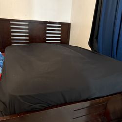 Queen Size Bed/ With Bed Frame 