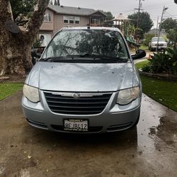 2005 Chrysler Town & Country