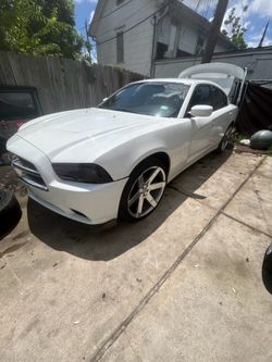 Selling dodge charger 2014  interior rims 22s