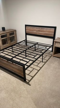 Bed Frame Full BlackMetal w/Wood headboard