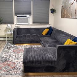Elegant Living Room Set – Velvet Sectional + Rug + Wall Art (Like New)