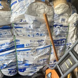 R-19 Kraft Faced Fiberglass Insulation Batt 15 in. W × 93 in. L Store