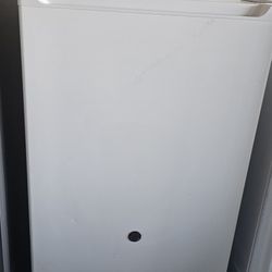 GE Mini Fridge 