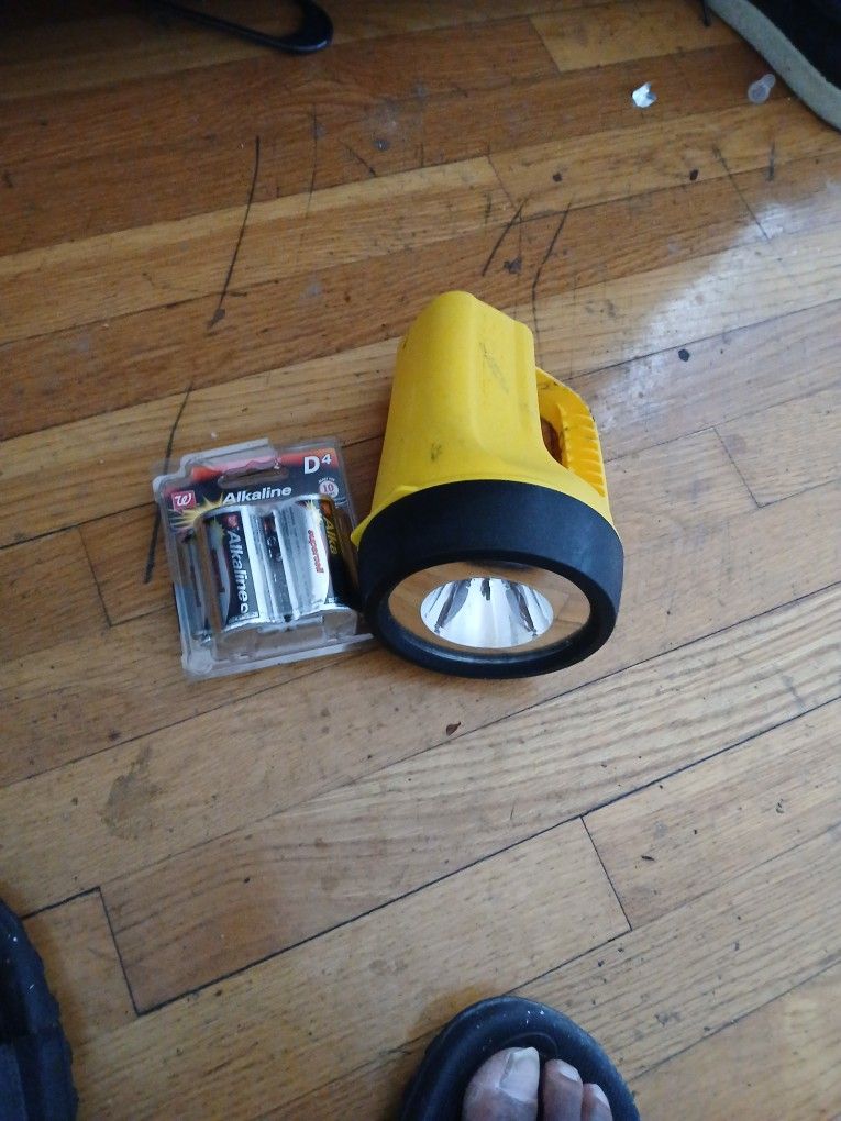 Eveready Flashlight With Battery