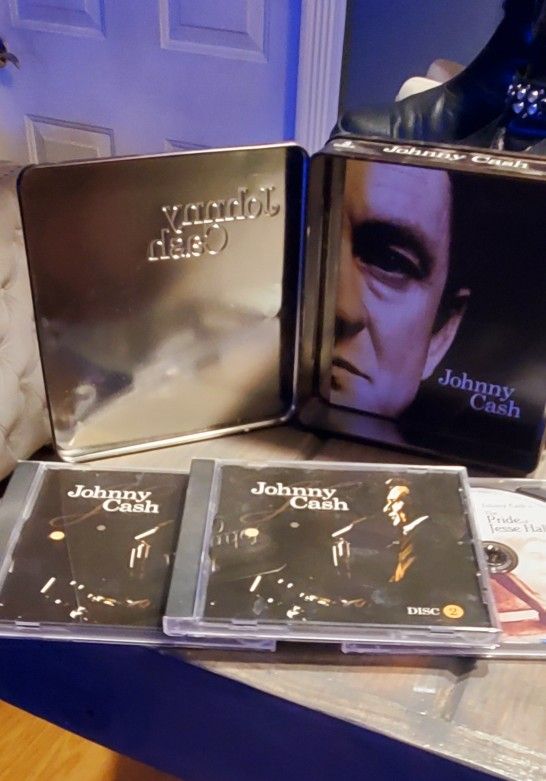 Jonny Cash 3 Disc Music Cds..alot Of His Greatest Hits!!...Like New!