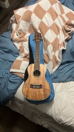 Acoustic Ukulele with Gig Bag lanikai