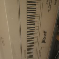 New (Still In Box)Roland FP30X Digital Piano (Bluetooth) and pedal Board