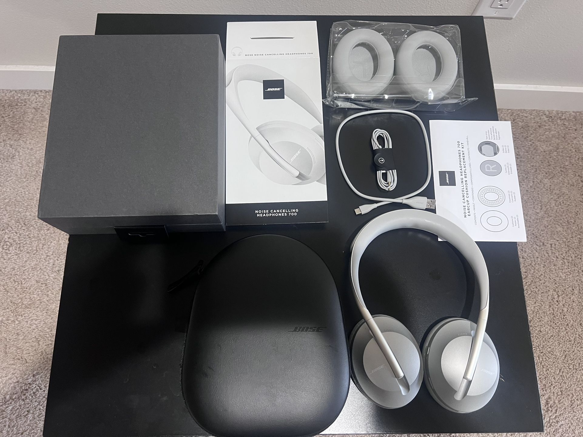 Bose Noise Cancelling Wireless Bluetooth Headphones 700, with Alexa Voice Control, Silver With Brand New Ear Cuffs