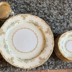 Vintage 31 Piece Noritake Fine China “Alrea” Pattern 