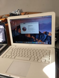 MacBook 13inches 350 GB hardrive 6 GB memory ram 2010