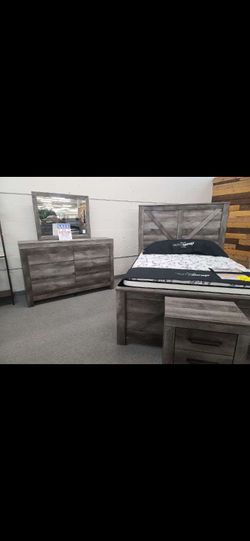 Gray Rustic Bedroom Set with Dresser and Mirror