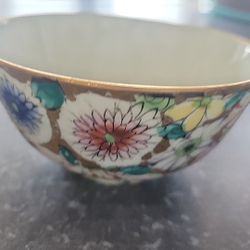 Ancient FAMILLE CHINESE HANDPAINTED BOWL. 41/2" Heavy Porcelain.  1870's. Good Condition. 