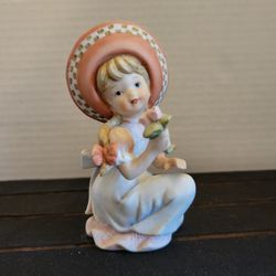 Lefton Figurine Girl in Bonnet Holding a Flower #02729 4" Tall