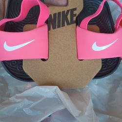 NEW Nike Size 4c