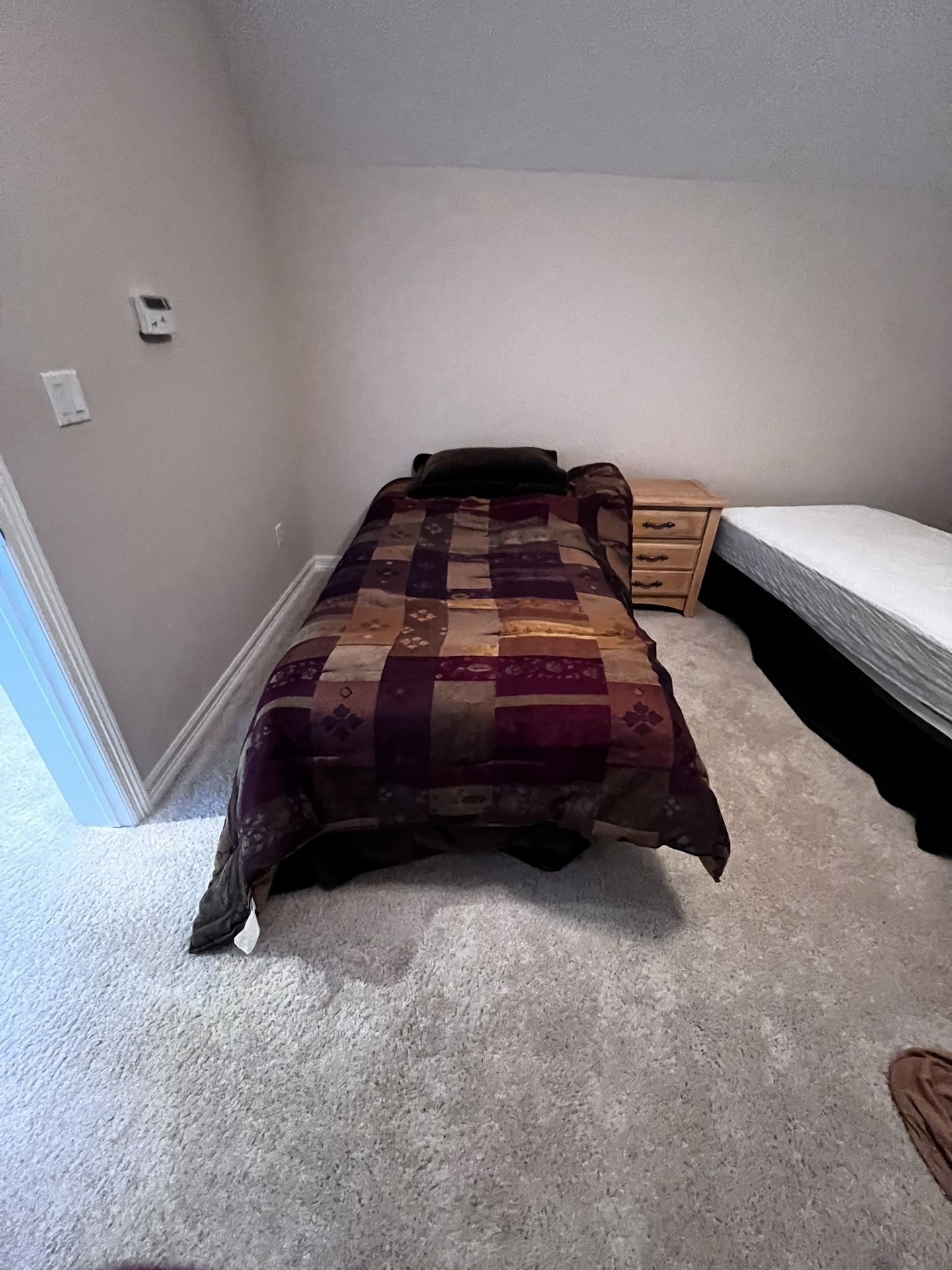 beds with sheets and bed frame with box