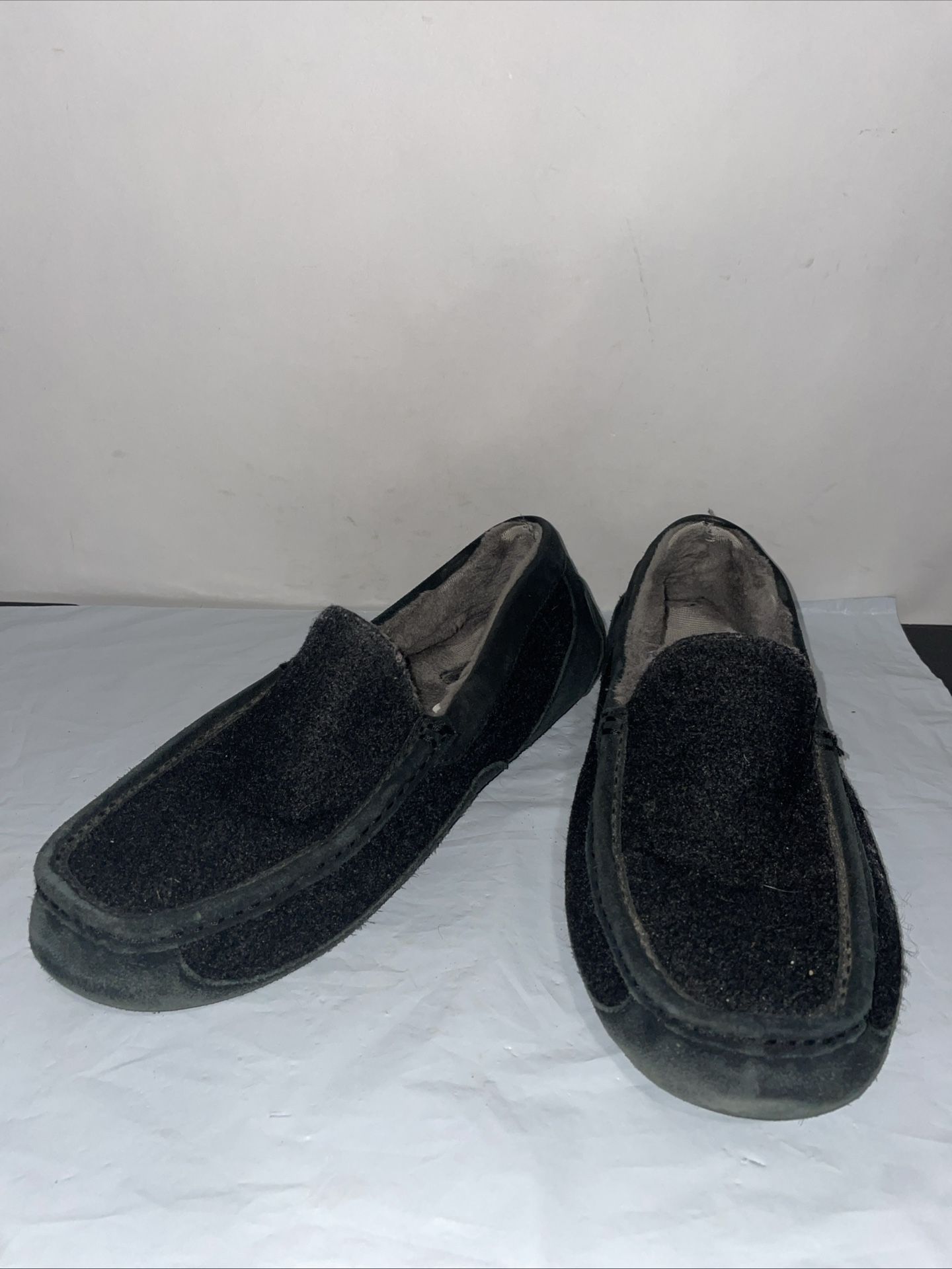 UGG Ascot Black Slippers Men's Sherpa Lined Moccasin Size 10 Some wear on insoles