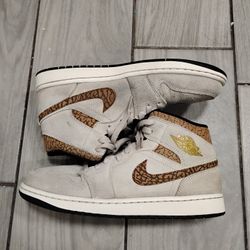 Jordan Mid 1 SE