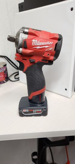 Milwaukee 1/2 drive FUEL Impact Wrench & battery