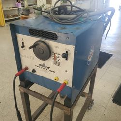 MILLER WELDER TWO FIFTY TWIN