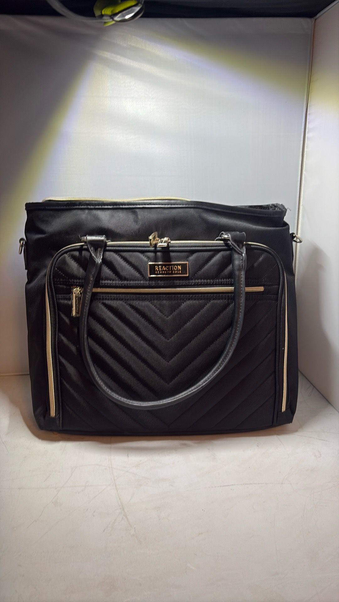 Kenneth Cole Reaction – Chelsea Chevron Quilted Laptop Tote (Black)