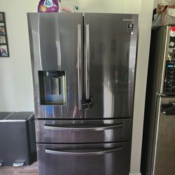 28 cu. ft. French Door Refrigerator Bottom Freezer