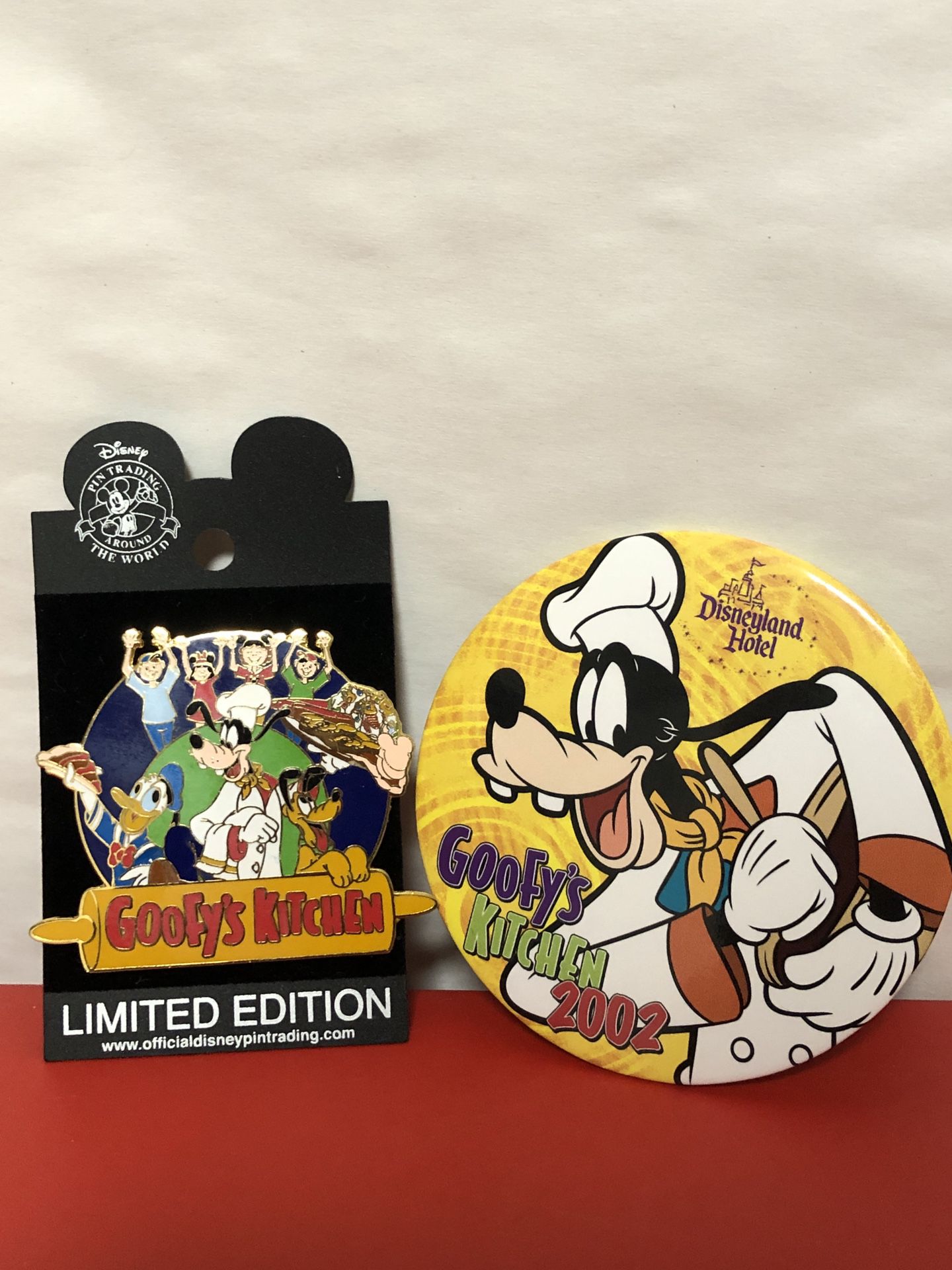 Disneyland Goofy’s Kitchen Button & Pin
