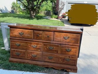 FREE DRESSER (spotted while driving)