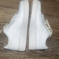 WOMENS AIRFORCE1 SIZE 8