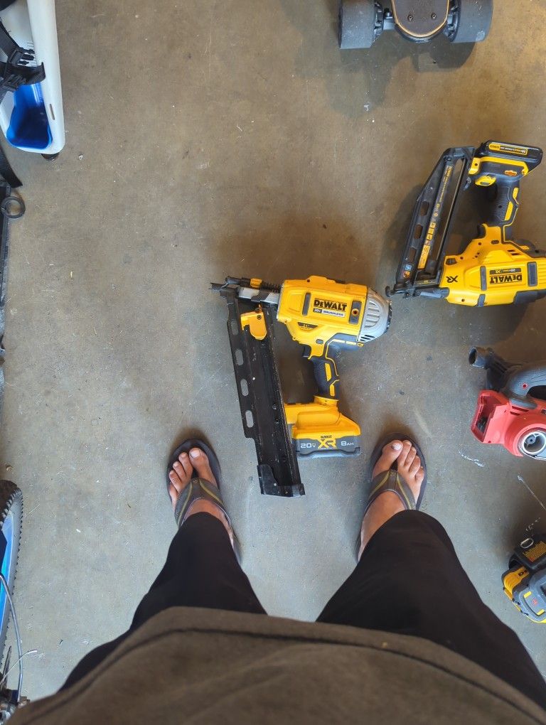 DeWalt 21° 3 And 1/4 Framing Nailer