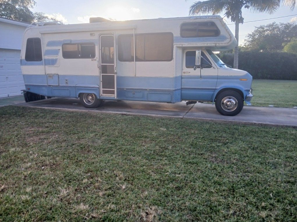 1990 Lazy Daze Mini motor home series
