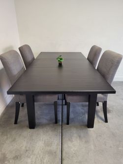 Table 4 Chairs (Built-in Leaf) good condition