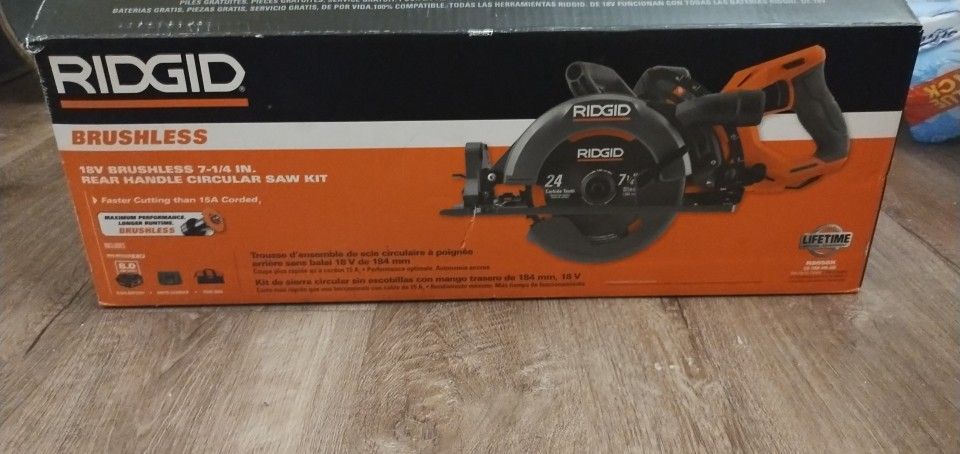 RIDGID 18V Brushless 7-1/4 in. Rear Handle Circular Saw w/ 8.0 Ah MAX Output Battery,& Rapid Charger