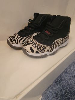Jordan 11 .....size 7