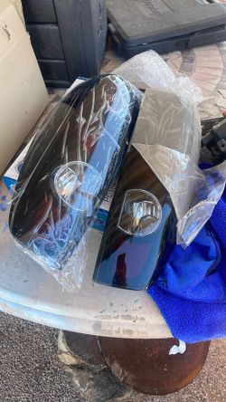 2005 Colorado tail light