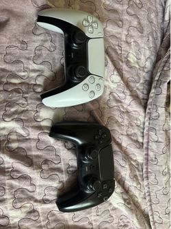 2 PS5 CONTROLLERS!!