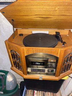 Thomas Pacconi Classic Record Player/radio