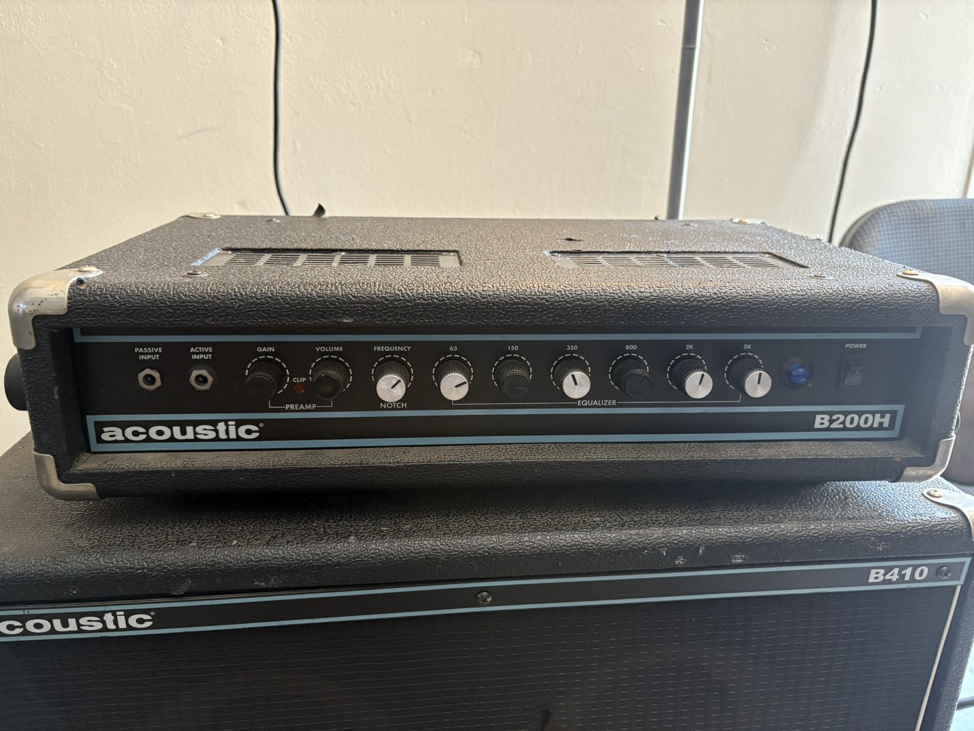 Acoustic B200H Bass head