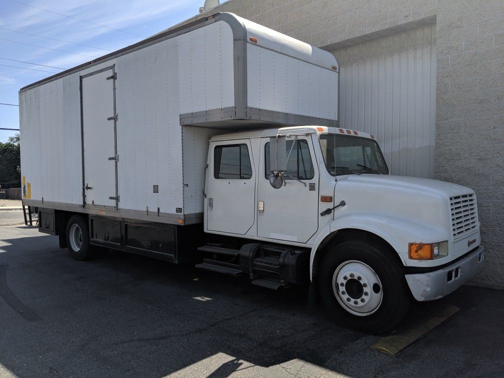 International 4600 Crew Cab box truck 7.3L diesel
