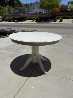round dining table