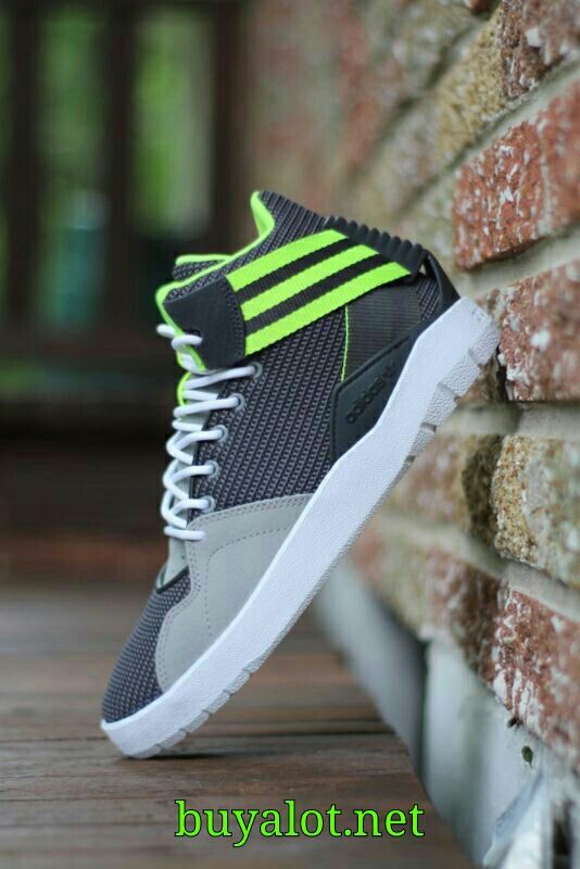 Adidas Men's Size 8 Crestwood Mid-Top Fashion Sneakers F37228