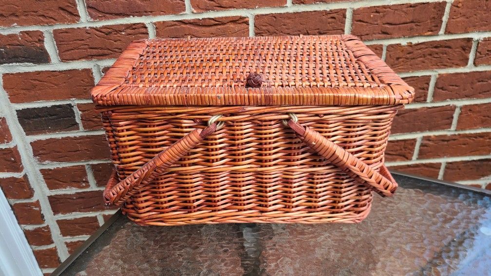Vintage Woven Wicker Rattan Picnic Basket Storage Box Lid Folding Handles Liner