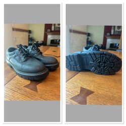 Girl’s Shoes Size 1.5