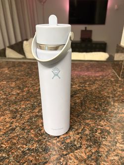 Hydro Flask White Insulated Water Bottle (UTC area)