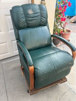 Comfortable Leather Lazyboy Recliner