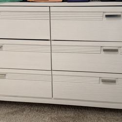 Modern White 6-Drawer Dresser – Great Storage, Priced to Sell