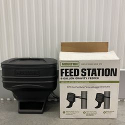 6 Gallon Feed Station