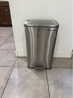 SONGMICS Kitchen Trash Can, 10.5 Gallon (40 L) Garbage Can, Large Step Trash Bin with Lid, Stainless Steel, Soft Close, 15 Trash Bags Included, Silver